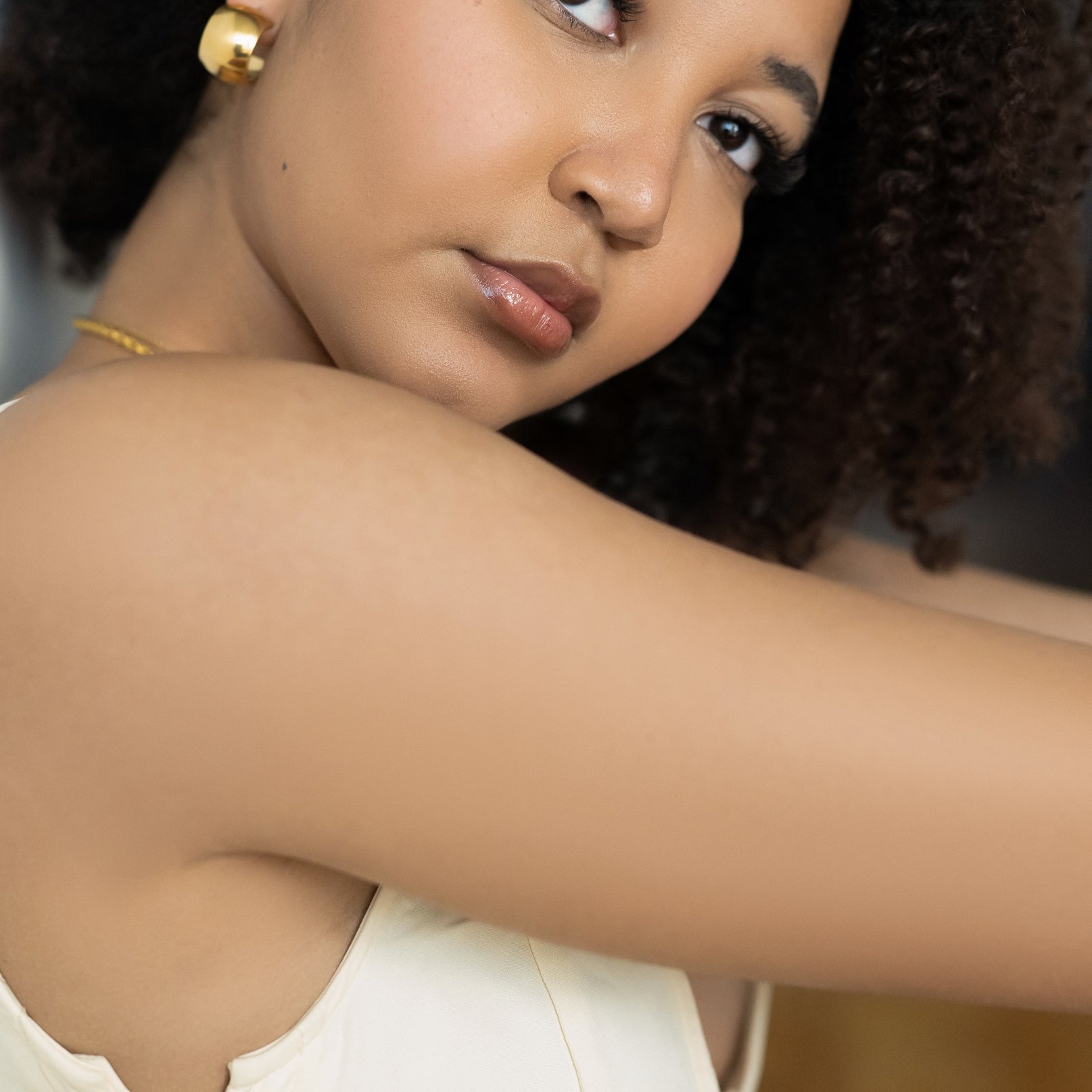 Elise Hoops - shopmyomi.com